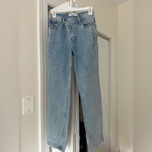 NWOT Abercrombie & Fitch the 90’s straight ultra high rise Jeans